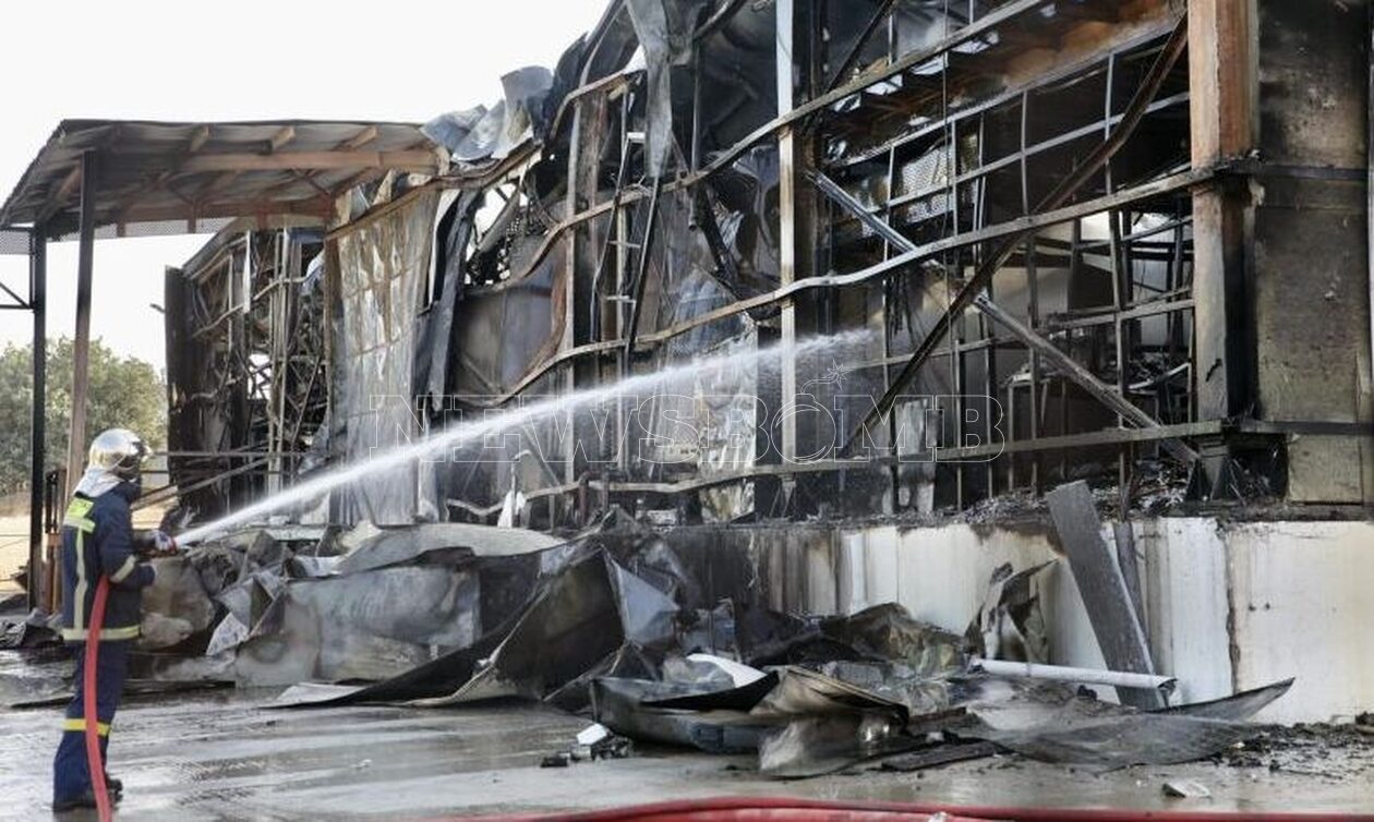 Οινόφυτα: Εργοστάσιο χρωμάτων και βερνικιών καταστράφηκε από φωτιά