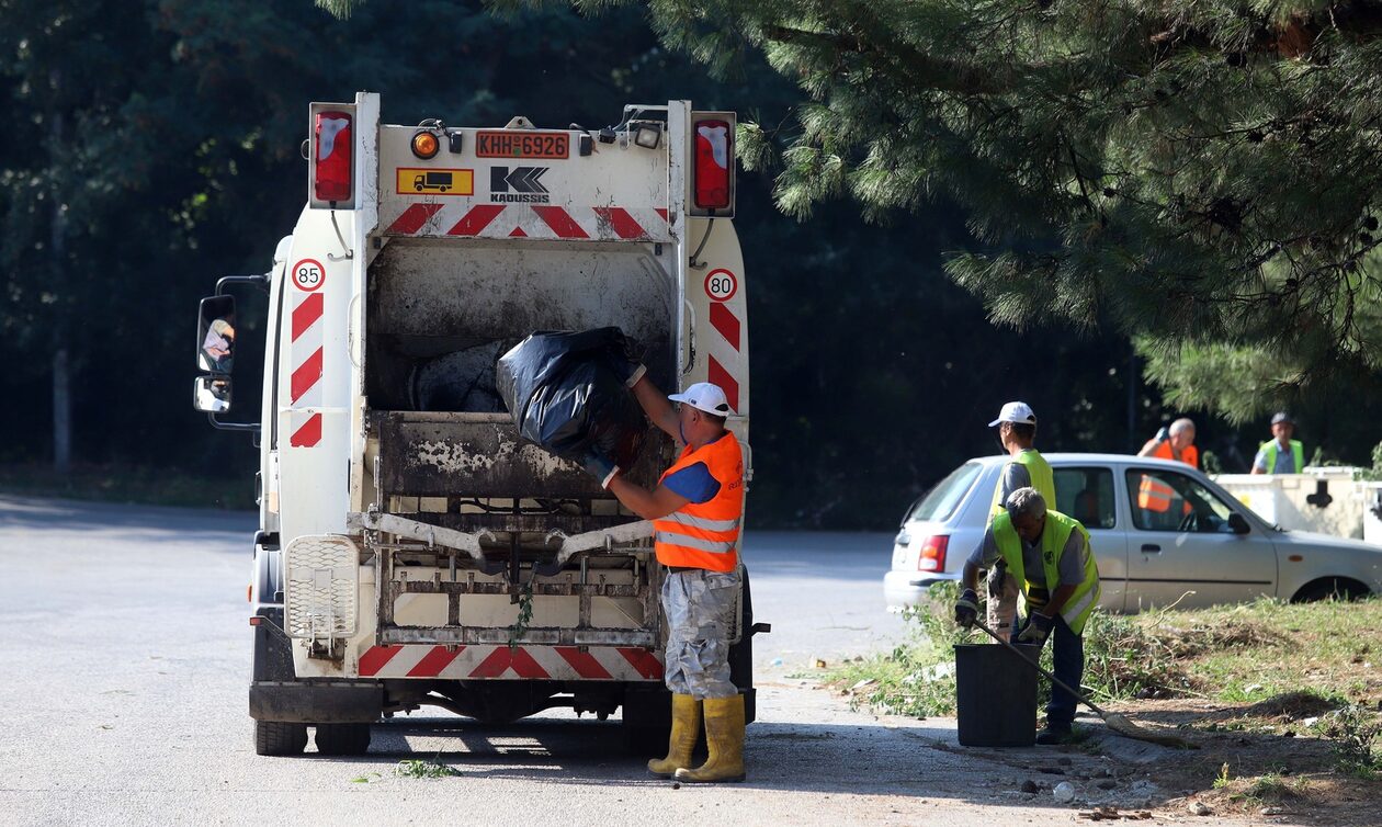 Θεσσαλονίκη: Πέταξαν τα χρυσαφικά καταλάθος στα σκουπίδια - Τα επέστρεψαν άνθρωποι της καθαριότητας