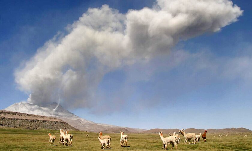 Περού: «Ξυπνάει» το ηφαίστειο Ουμπίνας – Απειλούνται χιλιάδες κάτοικοι