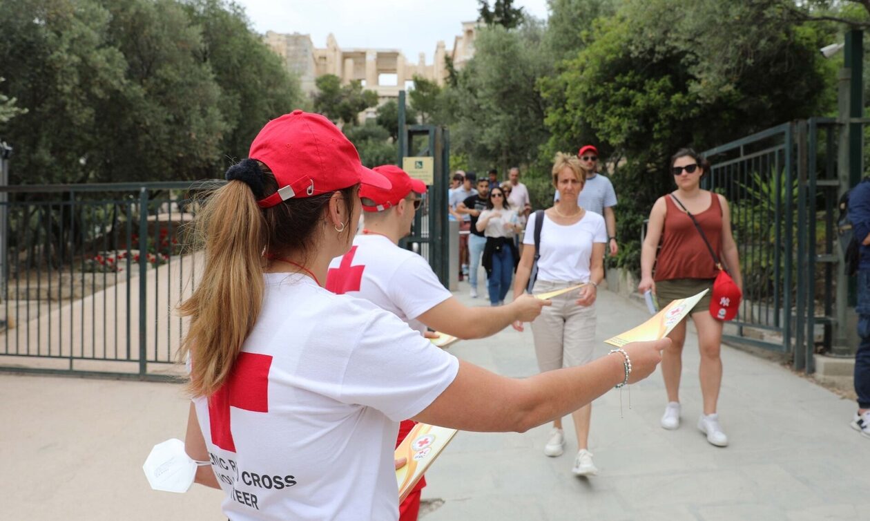 Ελληνικός Ερυθρός Σταυρός: Έκτακτη δράση υποστήριξης αστέγων και ενημέρωσης για τον καύσωνα