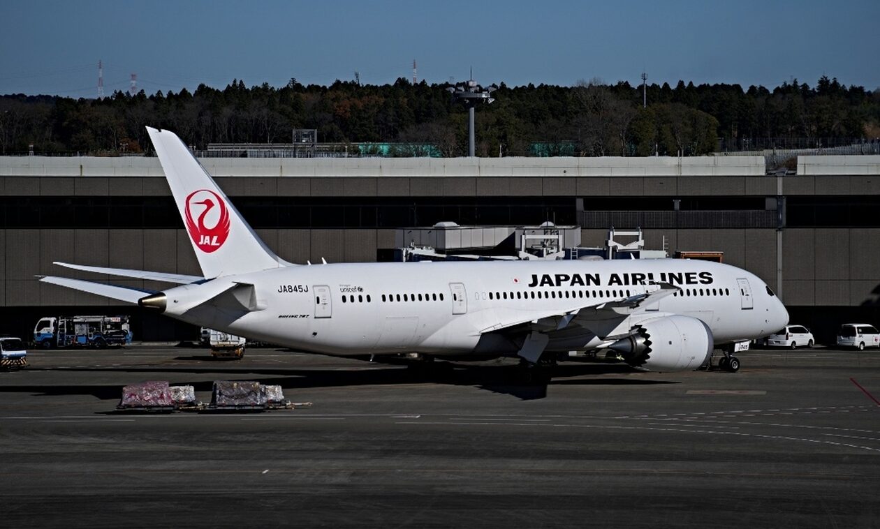 Νέα… κόλπα στα αεροπλάνα: Η Japan Airlines θα νοικιάζει ρούχα στους επιβάτες της