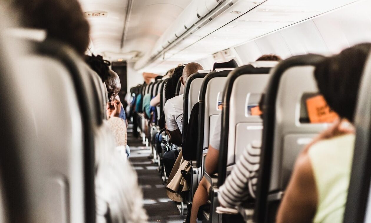 Χαμός σε πτήση με προορισμό την Αθήνα: Επιβάτης απειλούσε πως θα ανατινάξει το αεροπλάνο
