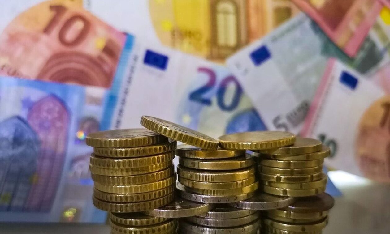 Μείωση φόρου κατά 1.000 ευρώ στις οικογένειες με παιδιά