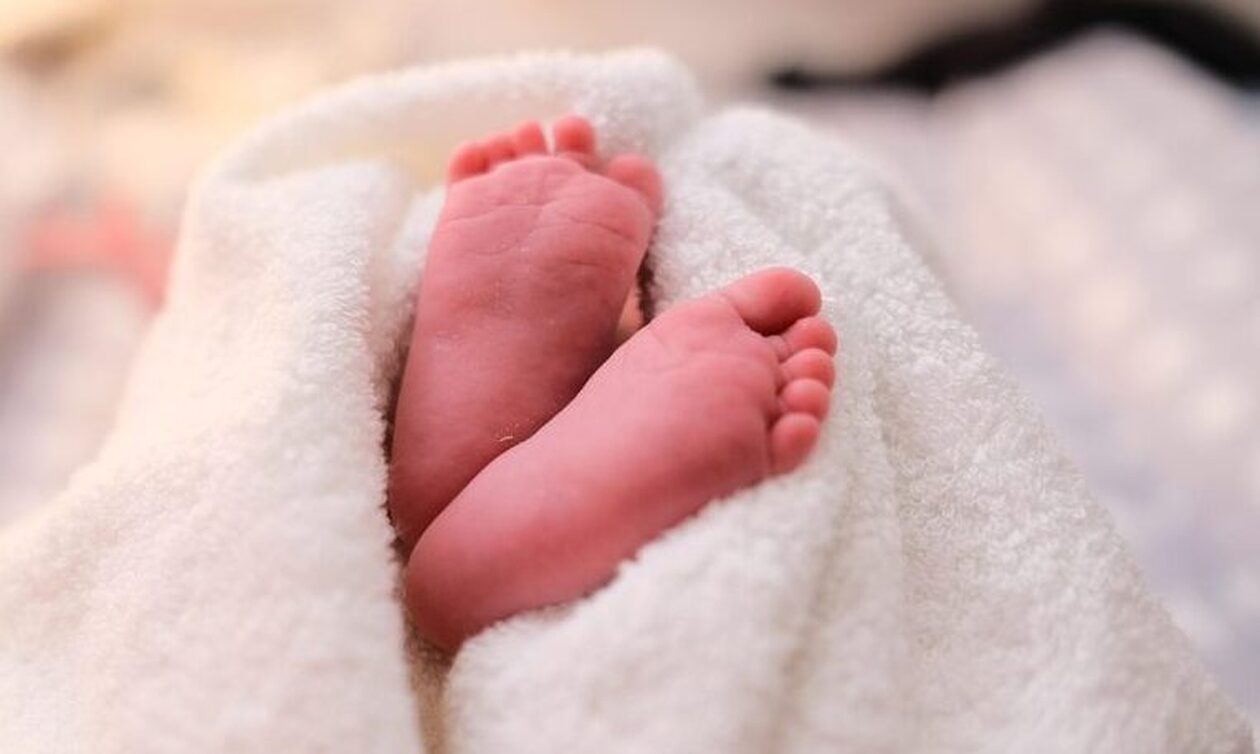 Κρήτη: «Το μωρό έχει ένα τρέμουλο», λέει ο σύζυγος της 36χρονος που πέθανε στη γέννα