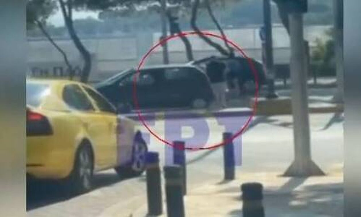 Τροχαίο στη Βουλιαγμένη: Αυτοκίνητο εκσφενδόνισε πεζό στον άερα - Ανατριχιαστικό βίντεο-ντοκουμέντο