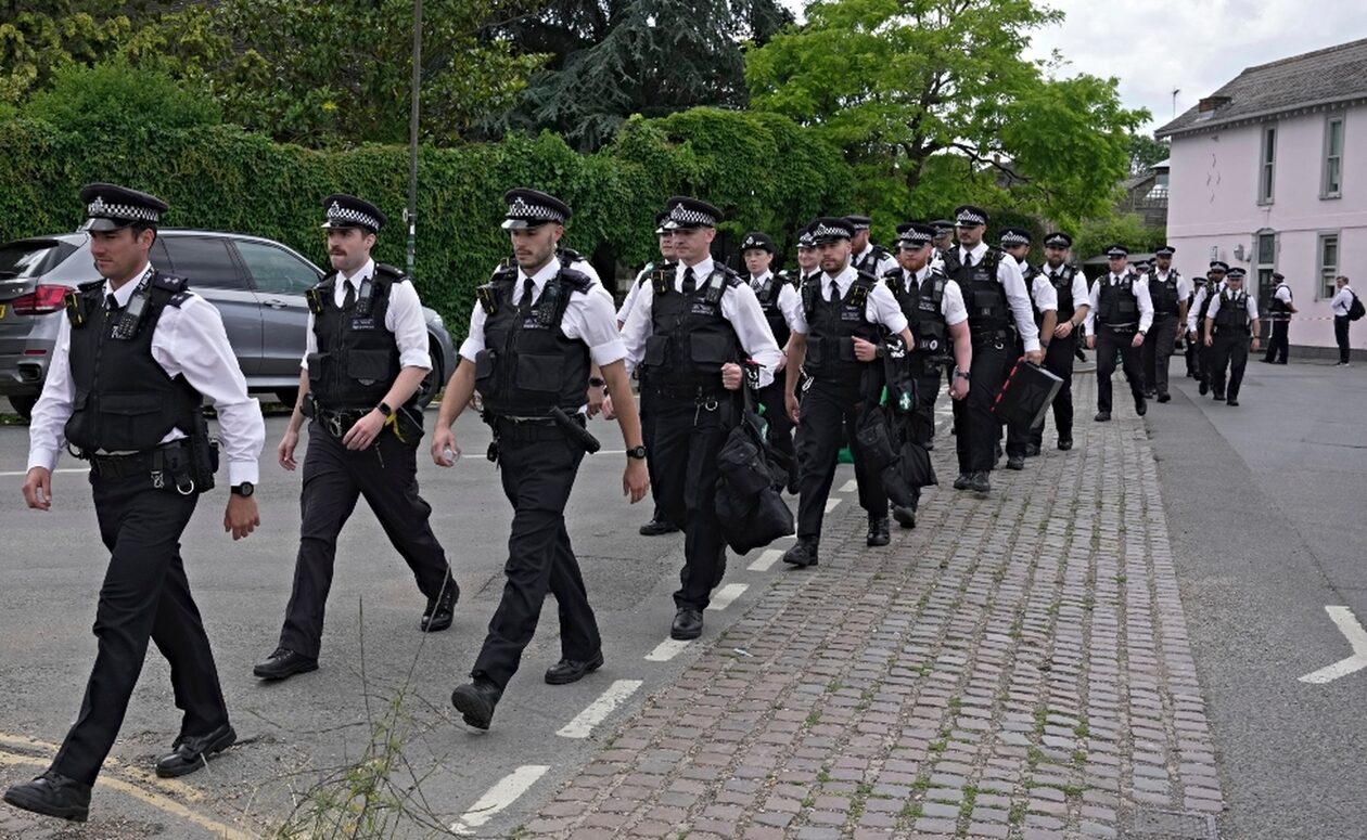 Μεγάλη Βρετανία: Τιτάνια αστυνομική επιχείρηση με 957 συλλήψεις για ναρκωτικά και ξέπλυμα χρήματος