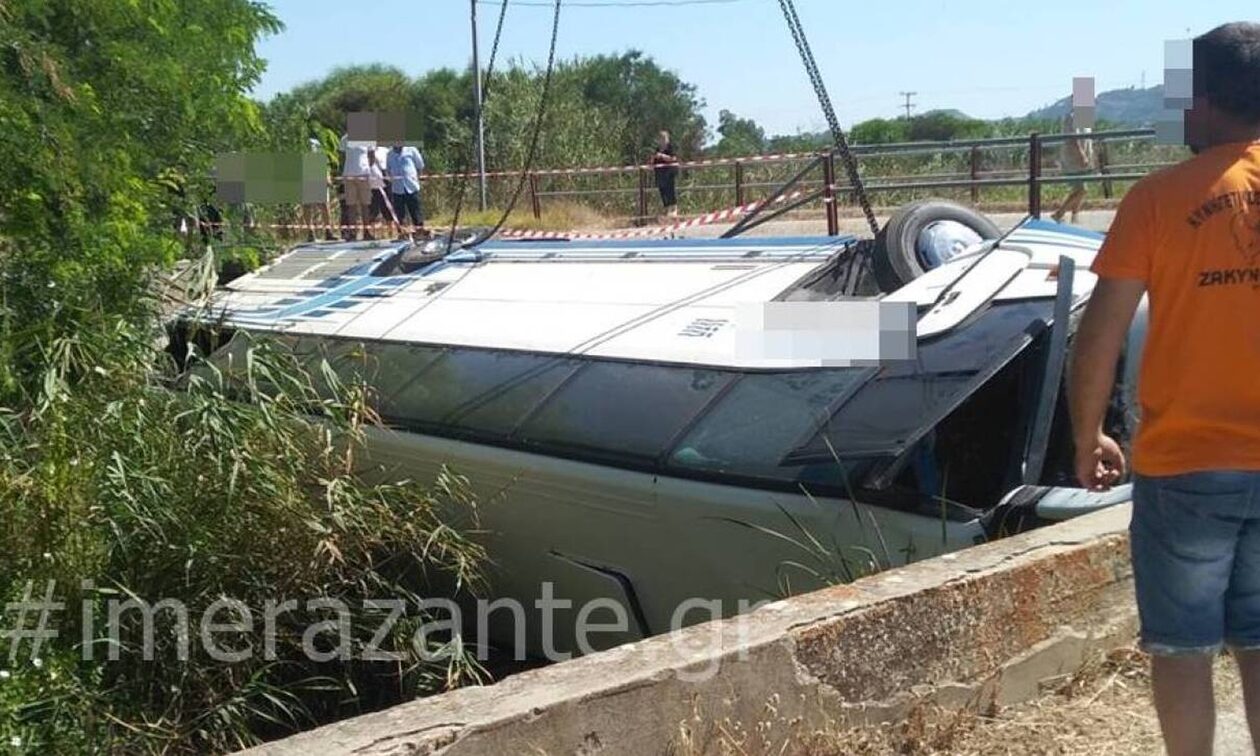Ζάκυνθος: Τουριστικό λεωφορείο έπεσε σε γεφύρι