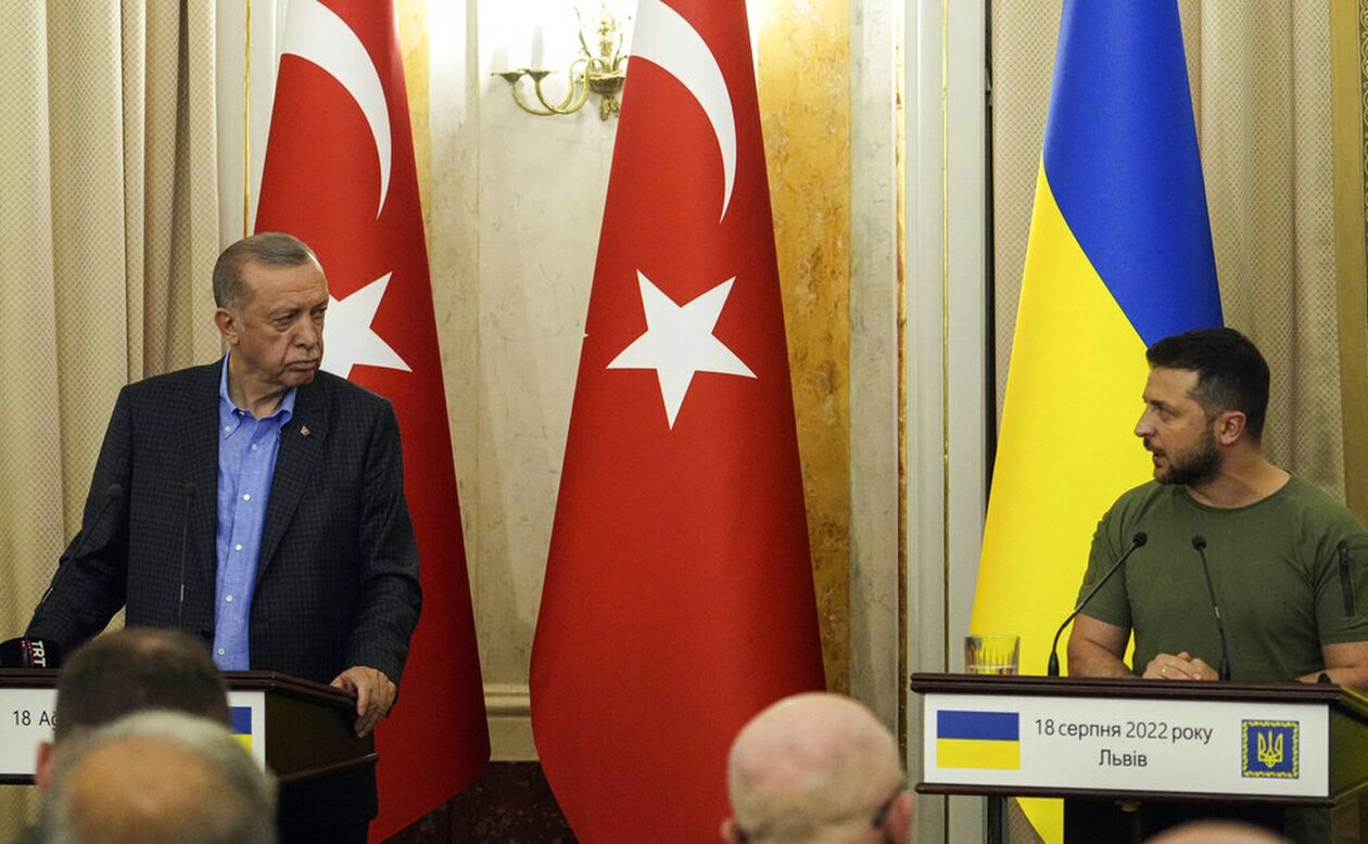 Συνάντηση Ερντογάν – Ζελένσκι: Αγκάθι η ένταξη της Σουηδίας και οι Κούρδοι αυτονομιστές