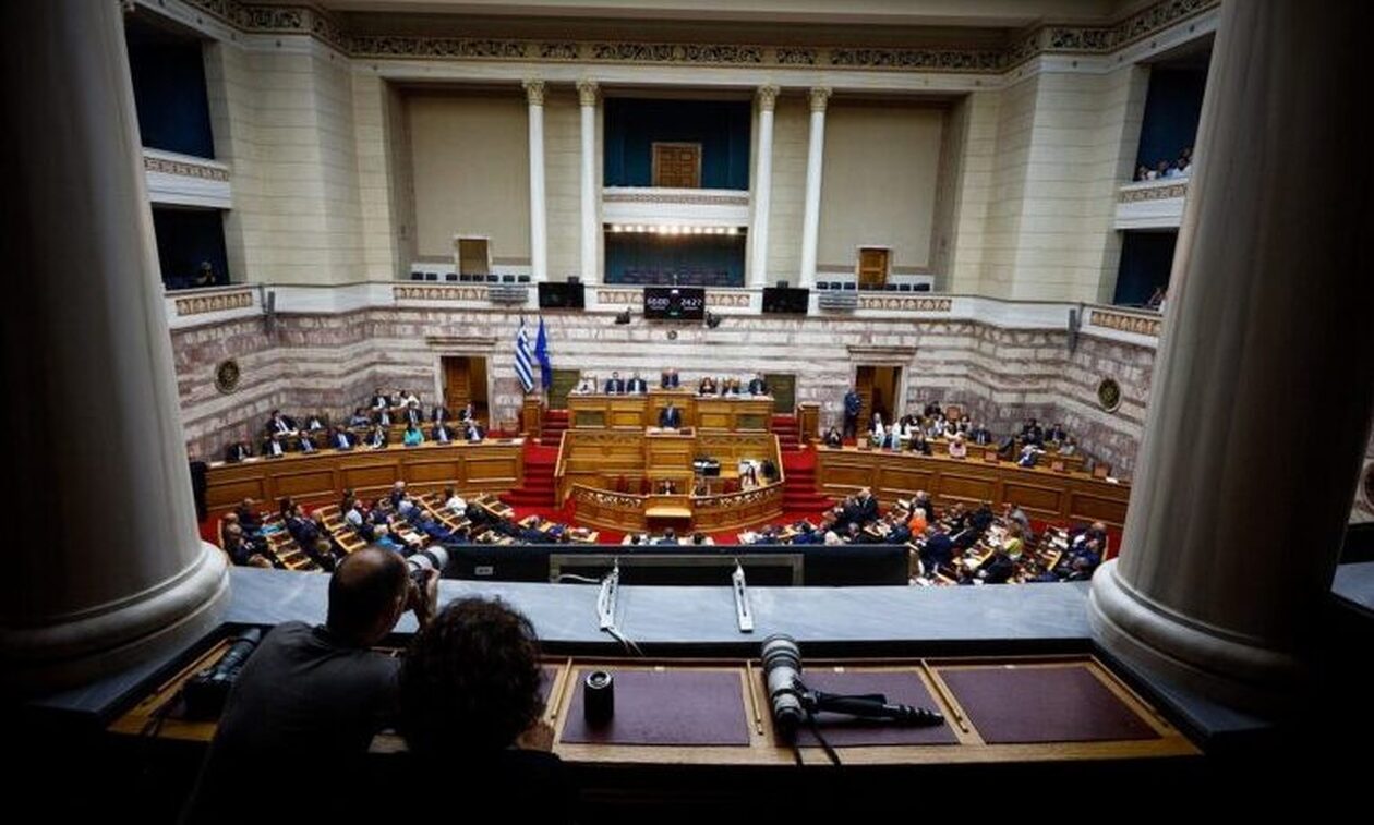 Live streaming: Στο βήμα της Βουλής οι πολιτικοί αρχηγοί για τις προγραμματικές δηλώσεις