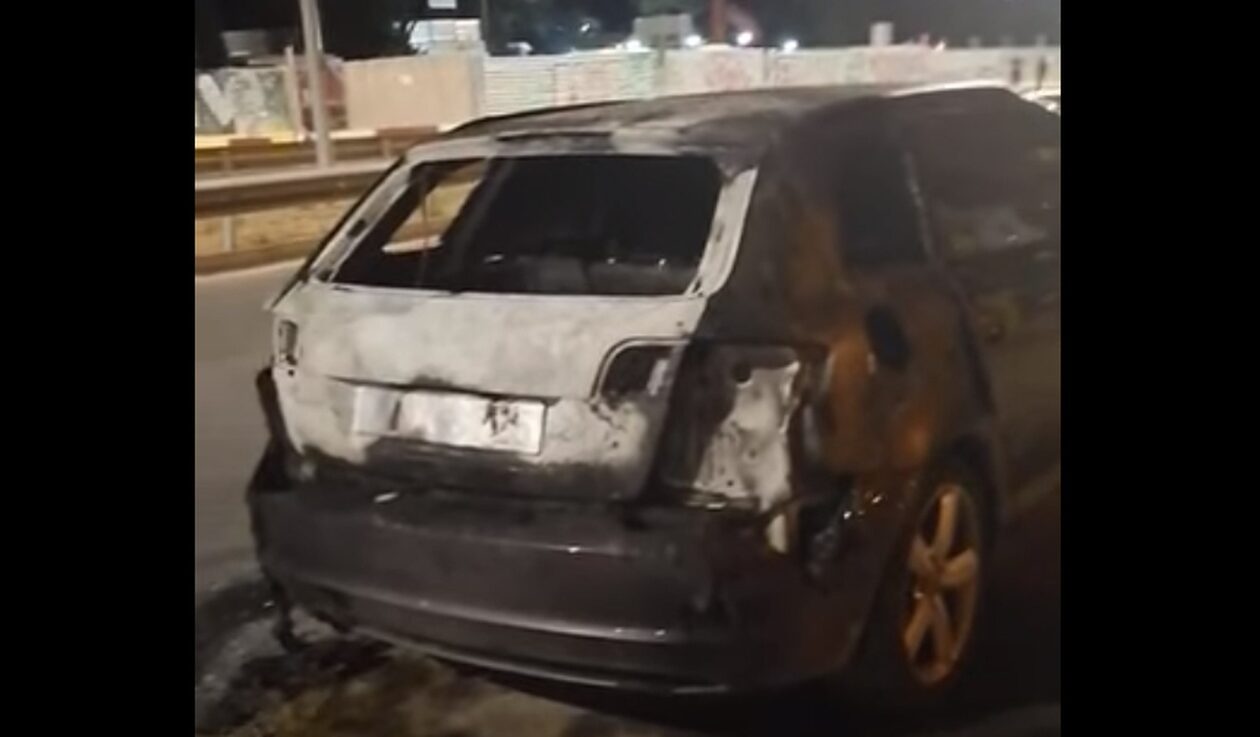 Μολότοφ έξω από φεστιβάλ στη Βεΐκου - Κάηκαν  σταθμευμένα αυτοκίνητα (vid)