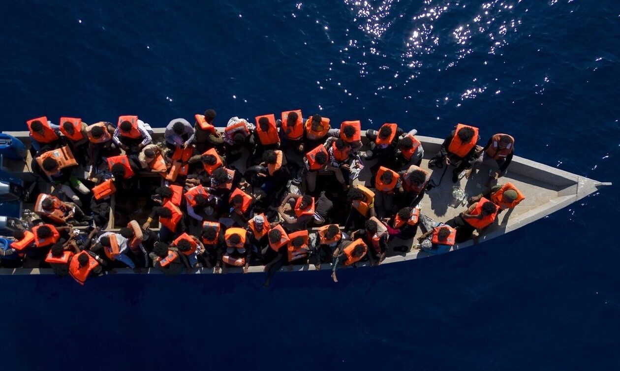 Βύθιση σκάφους με μετανάστες ανοικτά της Τυνησίας