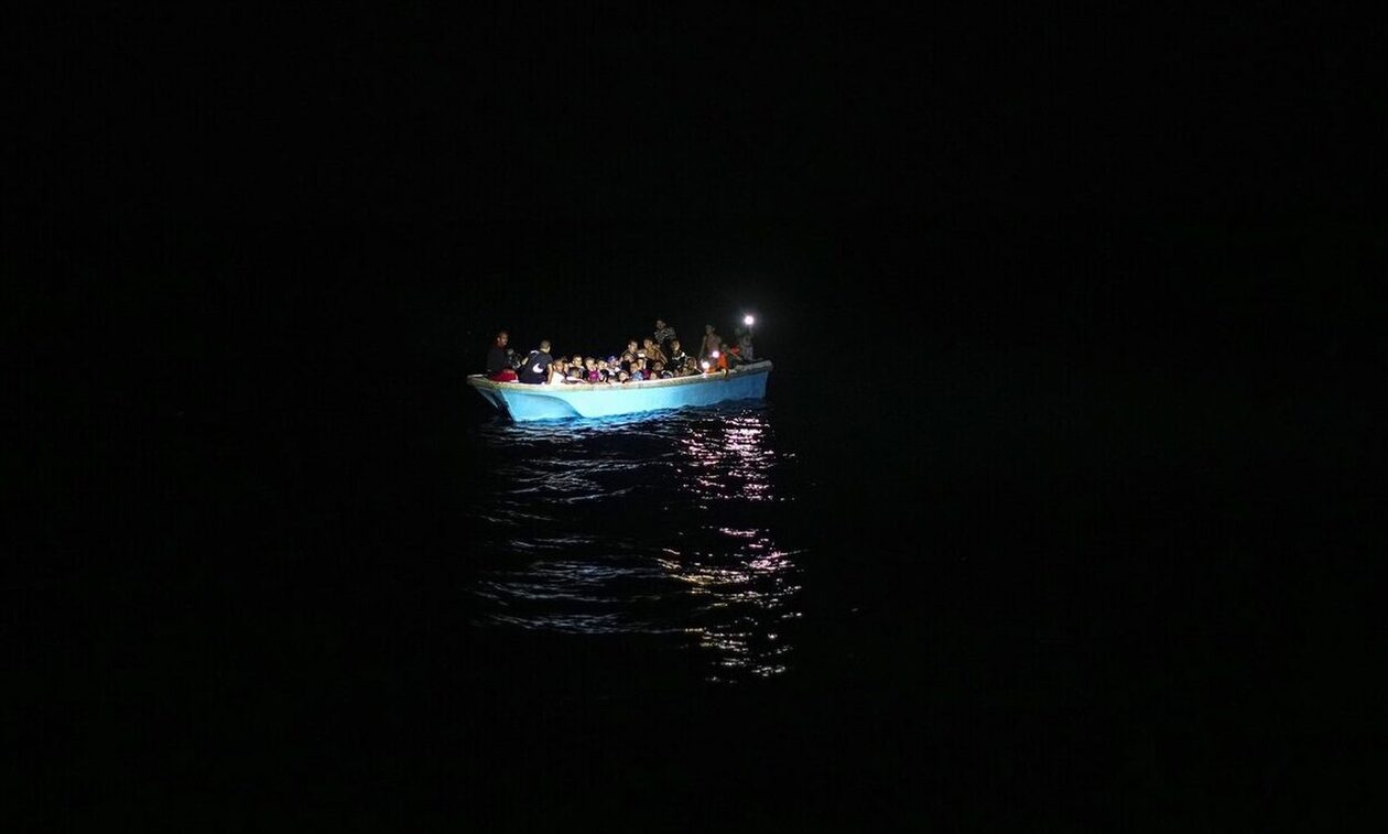 Ιστιοφόρο με μετανάστες προσάραξε σε βραχώδη ακτή στον Κάβο Μαλιά