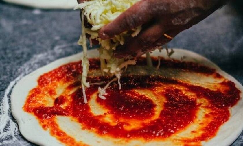 Το διαδίκτυο παραμιλάει με την πιο αηδιαστική πίτσα ever
