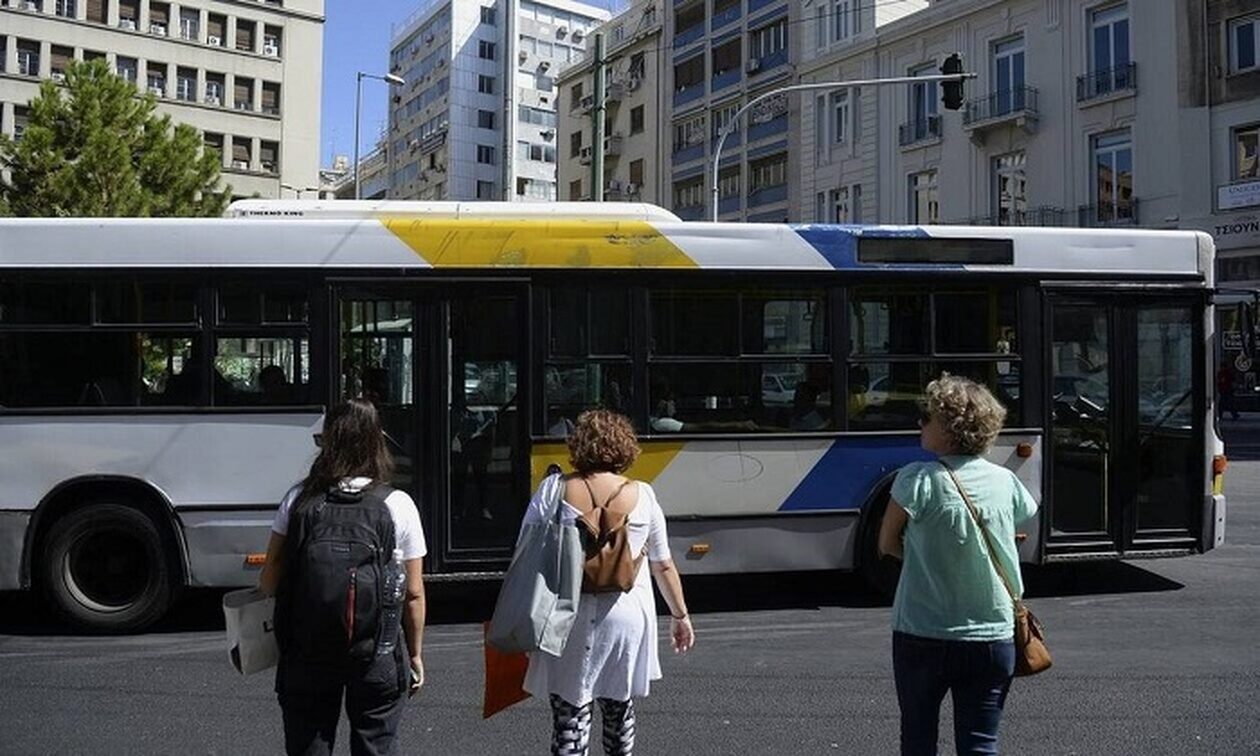 Καύσωνας: Θυμίζουν «φούρνους» τα λεωφορεία – Μαρτύριο για τους επιβάτες (vid)