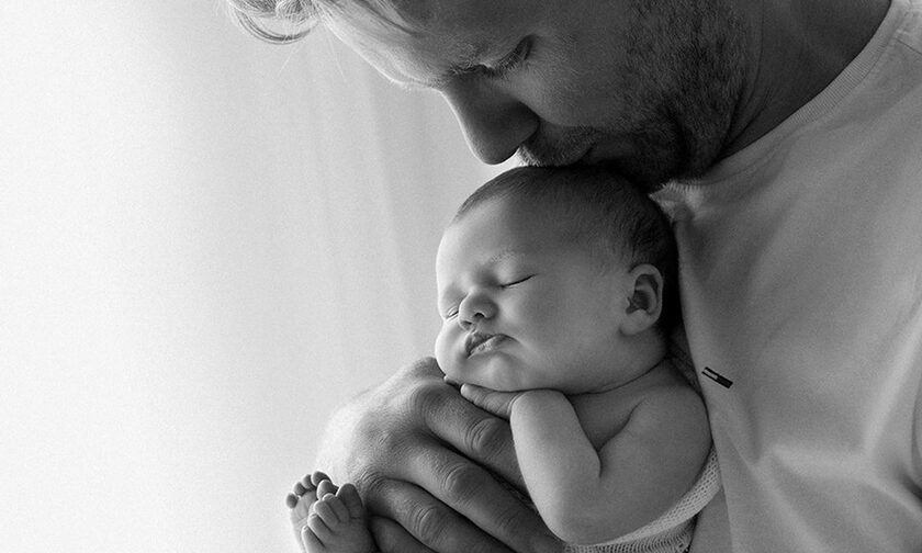 Μπαμπάς και νεογέννητο: Φώτο που δείχνουν τη σχέση ζωής