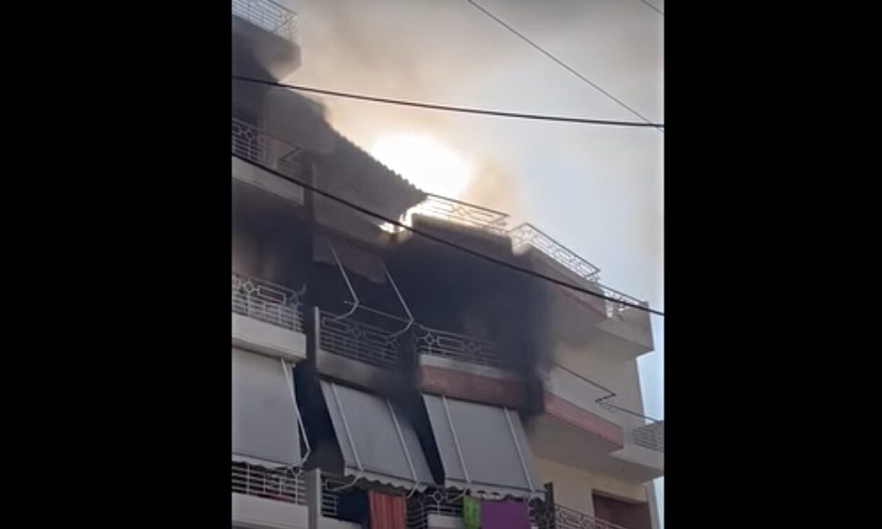 Πάτρα: Φωτιά σε διαμέρισμα ελέω… κλιματιστικού – Άρχισε να βγάζει καπνούς (βίντεο)