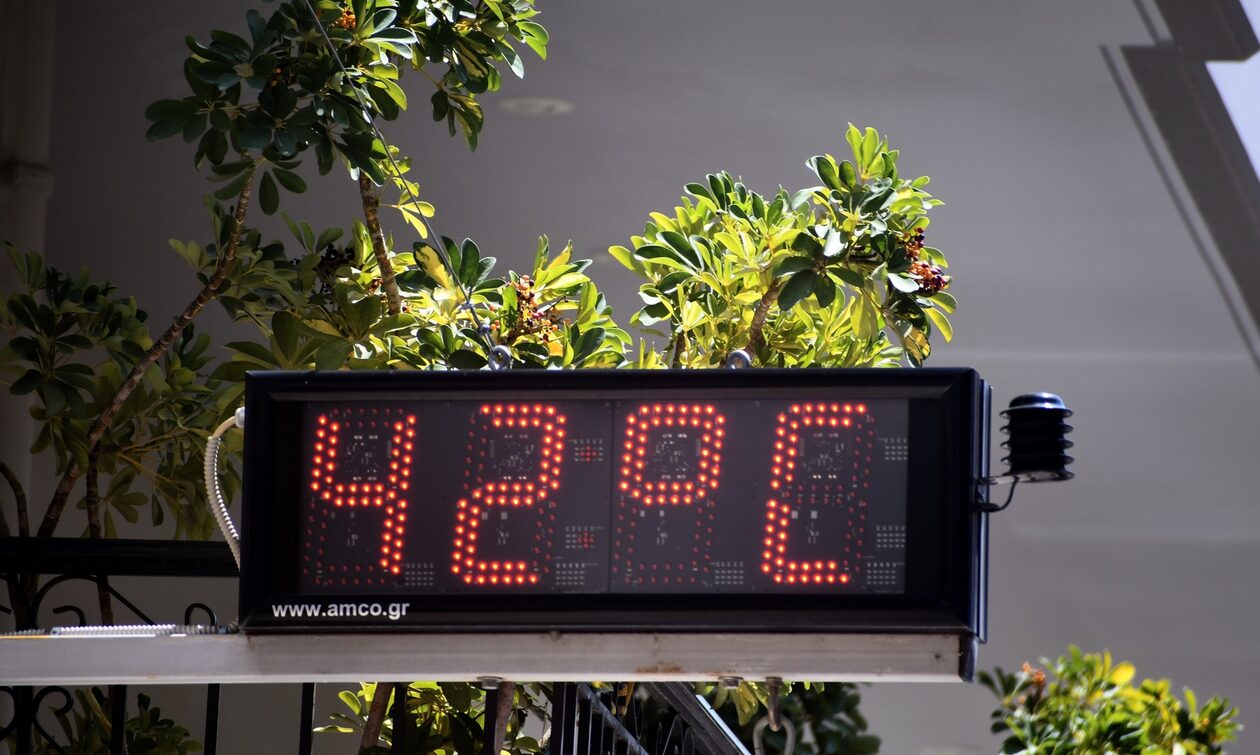 Καύσωνας Κλέων: 40αρια σε πολλές περιοχές - Πού άγγιξε το θερμόμετρο τους 42 βαθμούς