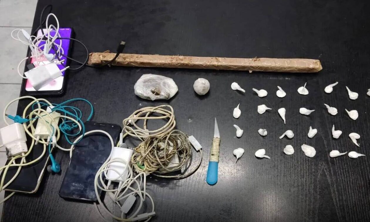 Μεγάλη επιχείρηση της ΕΛΑΣ στον Κορυδαλλό - Βρέθηκαν ναρκωτικά και αυτοσχέδιο μαχαίρι