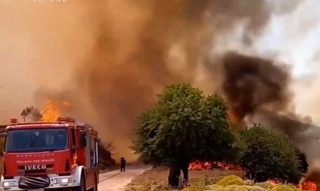 Φωτιά στη Νάξο: «Καλύτερη η εικόνα μετά τα ενάερια μέσα», λέει ο δήμαρχος στο Newsbomb.gr