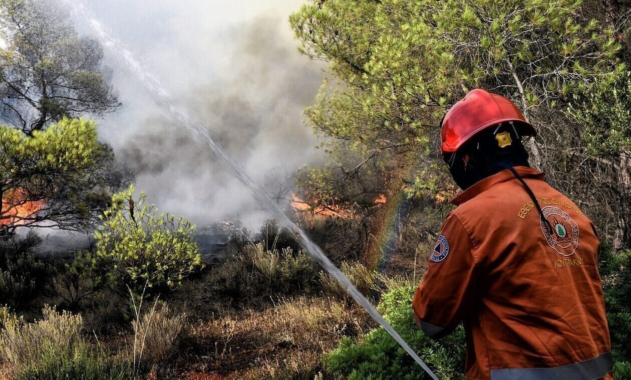 Πυρκαγιά στο Πικέρμι - Κάηκαν ξερά χόρτα σε οικόπεδο