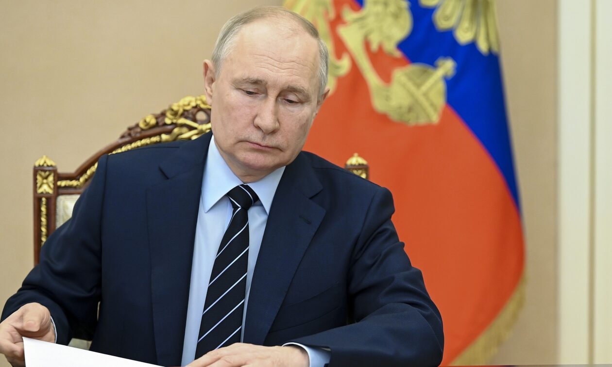 Βλαντιμίρ Πούτιν: Έχουμε απόθεμα από βόμβες διασποράς και αν χρειαστεί θα τις χρησιμοποιήσουμε