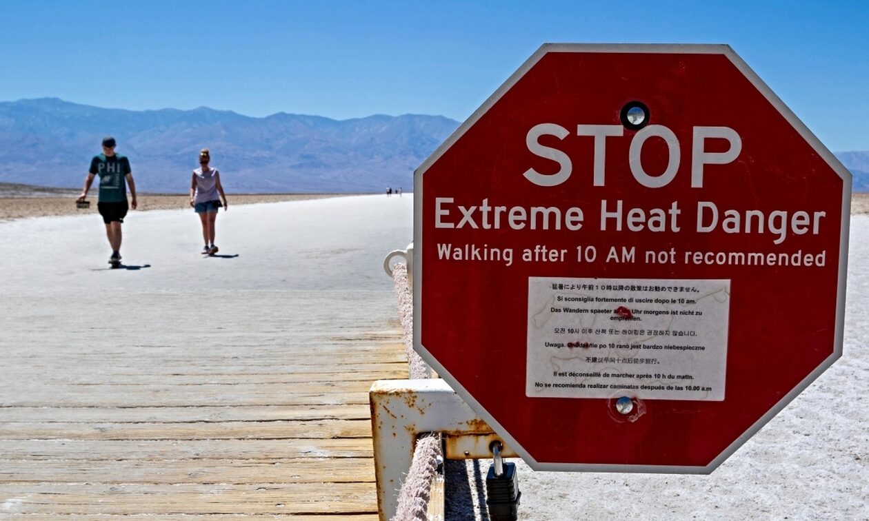 ΗΠΑ: Τουρίστες ταξιδεύουν στην Κοιλάδα του Θανάτου για να βιώσουν θερμοκρασίες… «κόλασης»