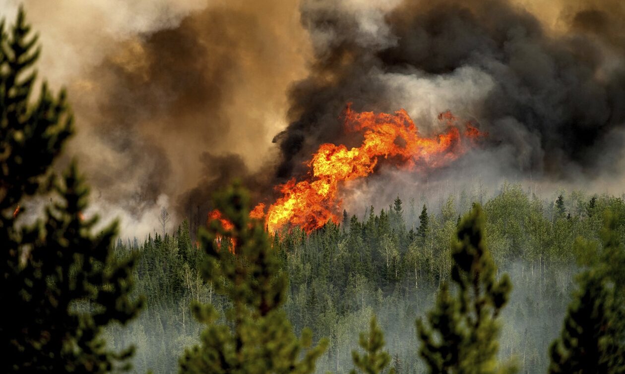 Καναδάς: Σαρώνουν οι καταστροφικές πυρκαγιές - Δεύτερος νεκρός πυροσβέστης μέσα σε λίγα 24ωρα