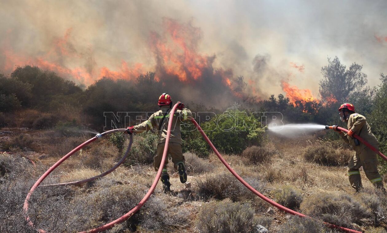 Φωτιά στον Κουβαρά: «Στα 20 μέτρα από τα σπίτια» – Έκκληση του Αντιδημάρχου Λαυρεωτικής για βοήθεια