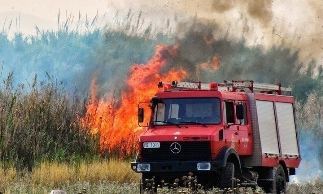 Φωτιά στο Λουτράκι: Διακόπηκαν τα δρομολόγια του Προαστιακού