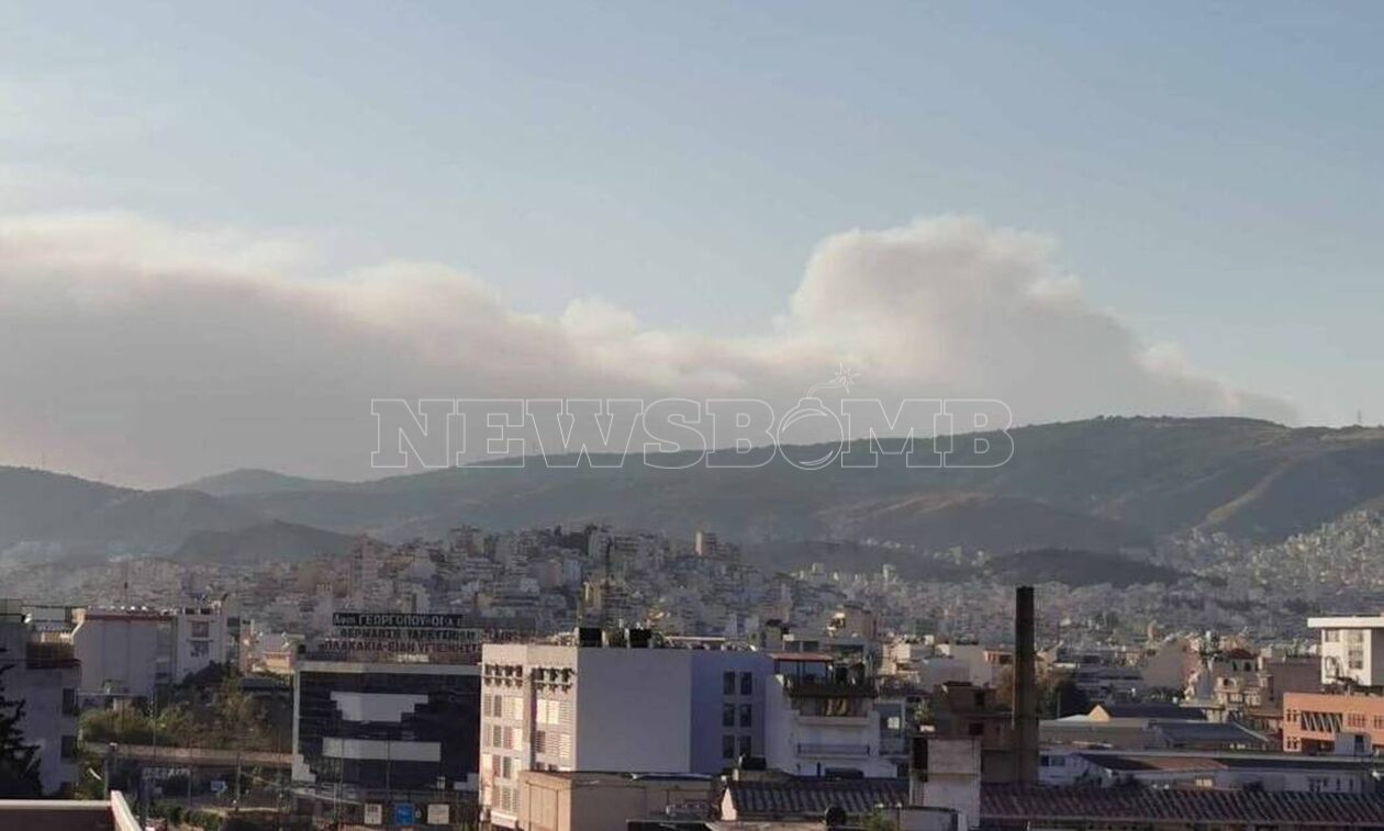 Φωτιά στα Δερβενοχώρια: Ο καπνός έφτασε στην Αθήνα