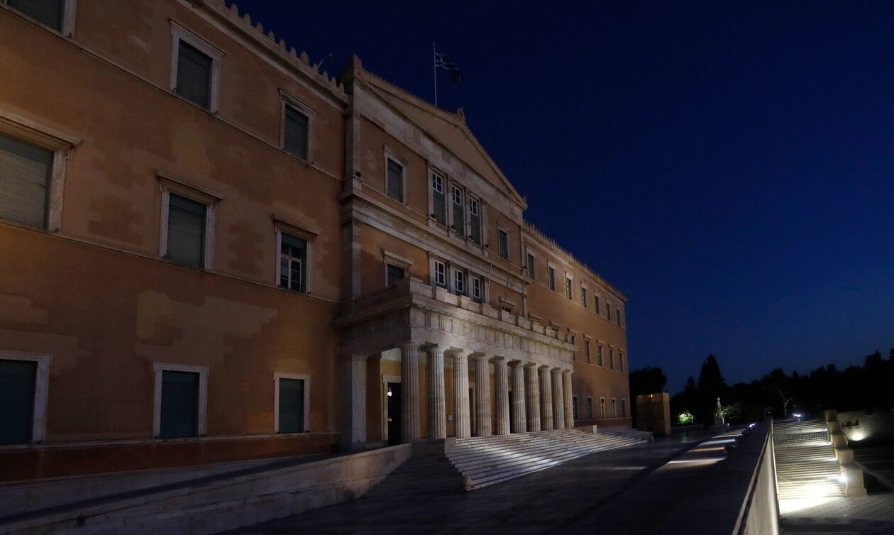 Στη Βουλή το νομοσχέδιο που αίρει τους περιορισμούς στην ψήφο των απόδημων Ελλήνων