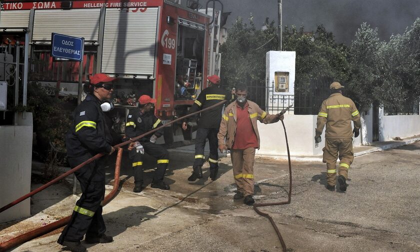 Φωτιά στο Νέο Κουβαρά: «Ευτυχώς που δεν καήκαμε», λένε οι κάτοικοι
