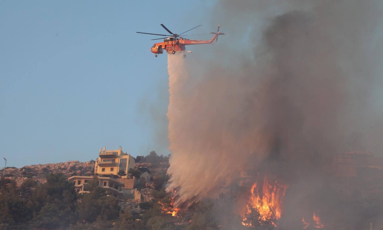 Δήμαρχος Τανάγρας για φωτιά στα Δερβενοχώρια: «Δεν κινδυνεύουν οικισμοί, αλλά η εικόνα είναι κακή»