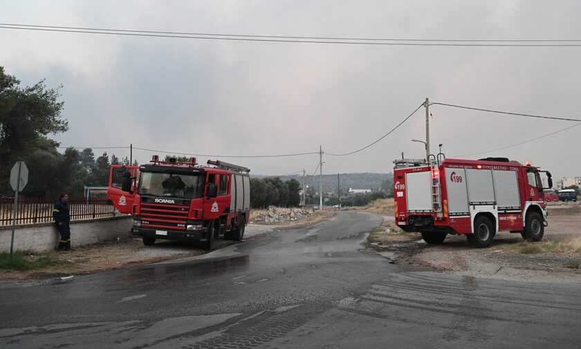 Φωτιά τώρα: Ανοιγοκλείνουν τμήματα της Εθνικής Οδού Αθηνών – Κορίνθου