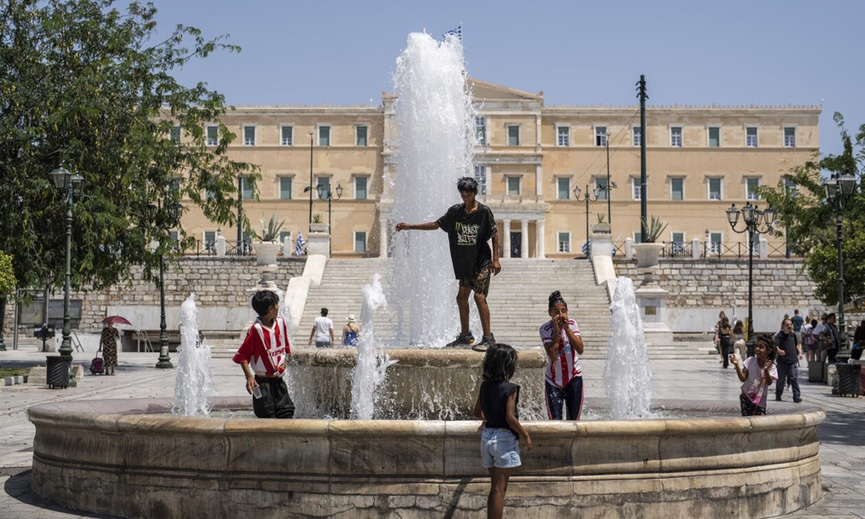 Daily Mail: «Μπορώ να ακυρώσω διακοπές στην Ελλάδα αν έχει καύσωνα;» - Ανησυχούν οι τουρίστες