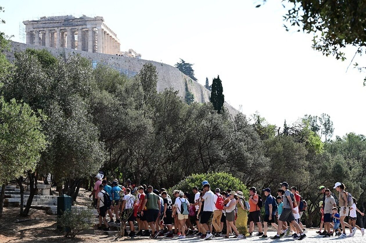 Λιγότεροι τουρίστες στην Ακρόπολη για προστασία του μνημείου: Έρχονται αλλαγές στα ωράρια