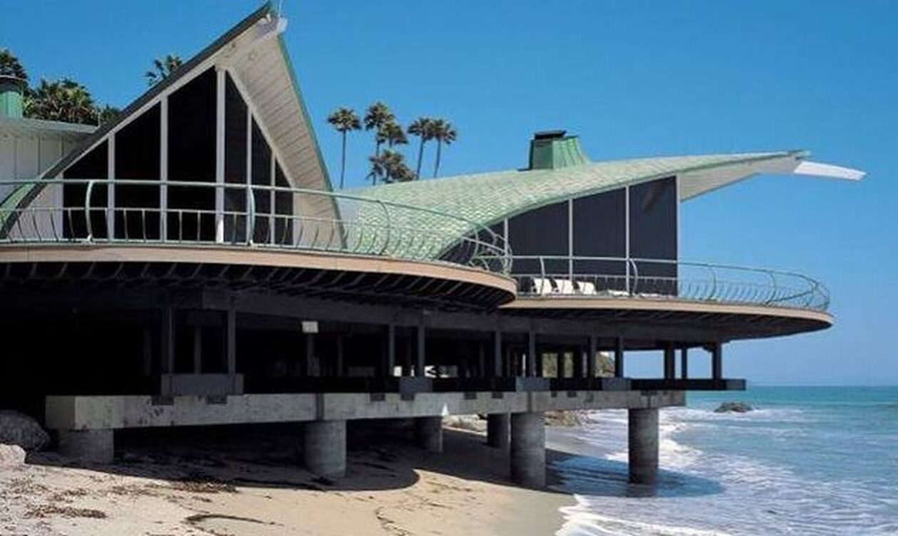 Καλιφόρνια: Εντυπωσιακές εικόνες από το εμβληματικό Wave House που πωλείται