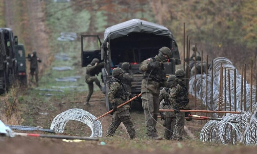 Η Πολωνία μεταφέρει στρατό στα σύνορα με τη Λευκορωσία