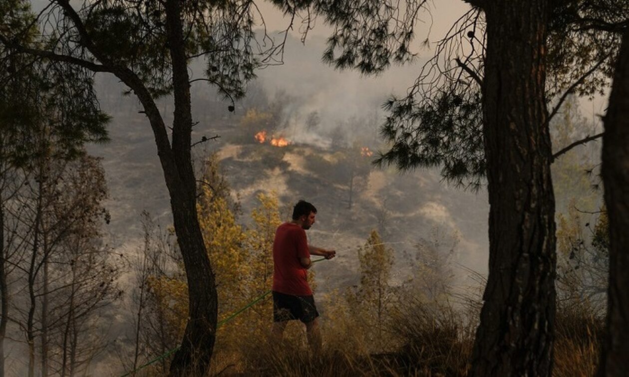 Φωτιά στη Ρόδο: Ομάδες περιφρούρησης σε όλα τα χωριά  -  Διαψεύδονται τα περί προσαγωγής υπόπτου