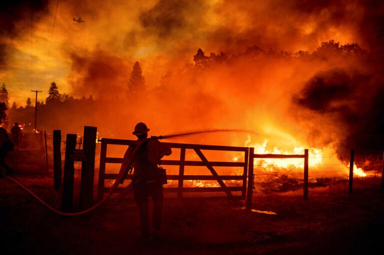 Πυρκαγιά στην πολιτεία Ουάσιγκτον απειλεί σπίτια, αγροκτήματα, αγωγό φυσικού αερίου