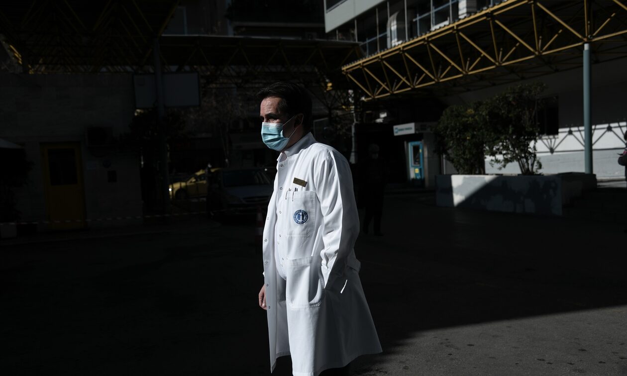 Κορονοϊός: «Τέλος» οι μάσκες και από νοσοκομεία και δομές υγείας - Πού παραμένει υποχρεωτική