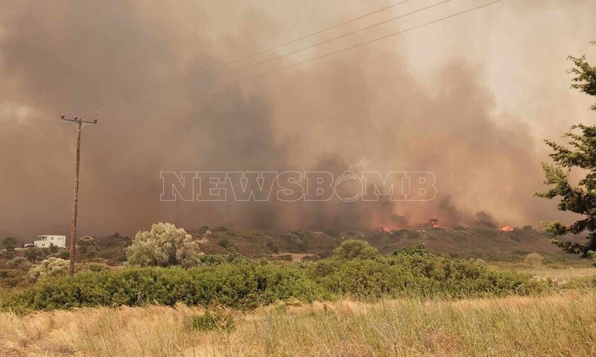 Φωτιά στη Ρόδο: Πριν τη θάλασσα η πύρινη λαίλαπα στο Γεννάδι - Δείτε τις φωτογραφίες του Newsbomb.gr