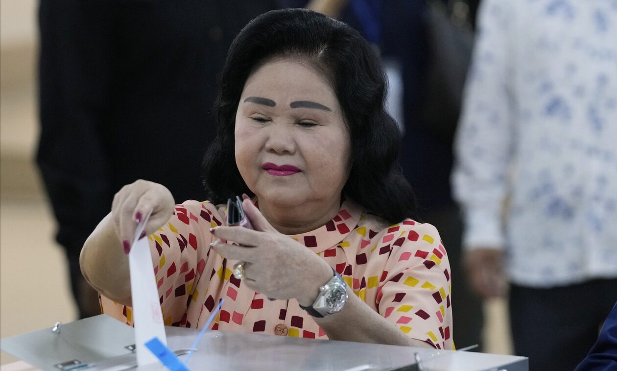 Βουλευτικές εκλογές στην Καμπότζη: Το κυβερνών κόμμα λέει πως κέρδισε συντριπτική νίκη