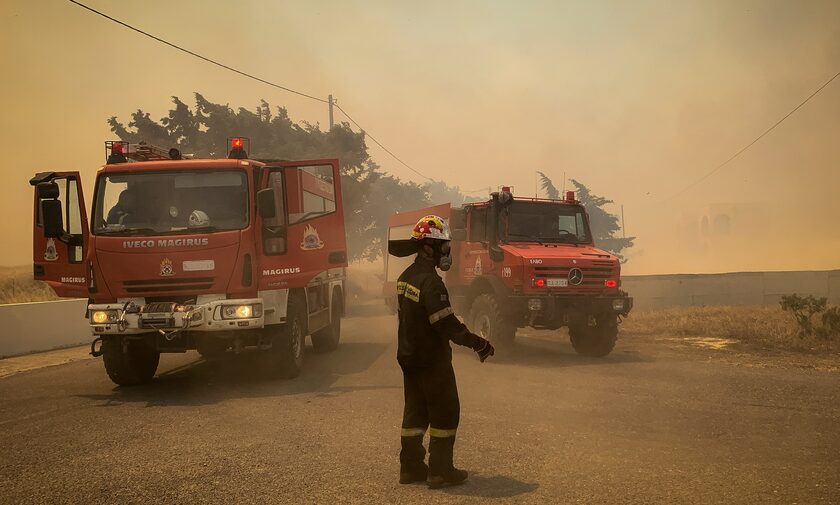 Φωτιά Ρόδος: Νέο μήνυμα από το 112 για εκκένωση στην περιοχή Κάλαθος