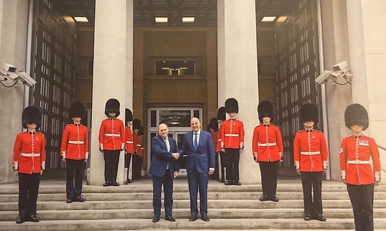 Ο Νίκος Δένδιας συναντήθηκε με τον Βρετανό υπουργό Άμυνας: Στρατηγική η σχέση Ελλάδας - Βρετανίας