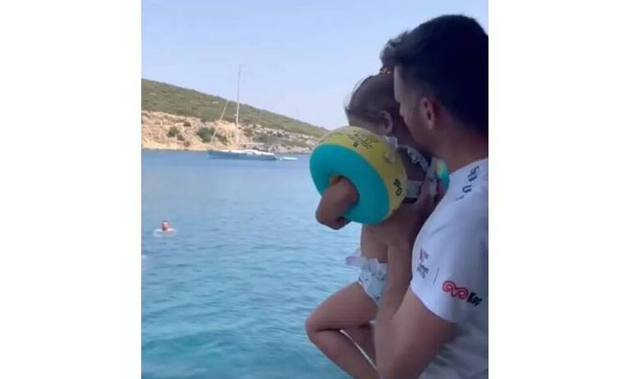 Τουρκία: Άνδρας πετάει κοριτσάκι από σκάφος και... χάνεται στη θάλασσα - Το σοκαριστικό βίντεο
