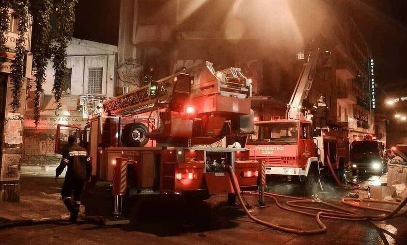 Φωτιά: Στις φλόγες κατάστημα στην Αργυρούπολη