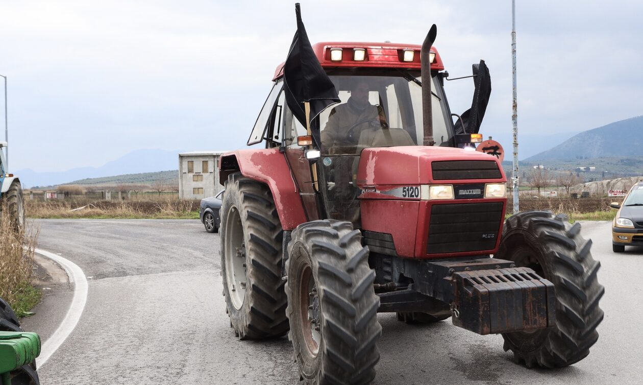 Κοζάνη: Τρακτέρ καταπλάκωσε αγρότη ενώ φόρτωνε
