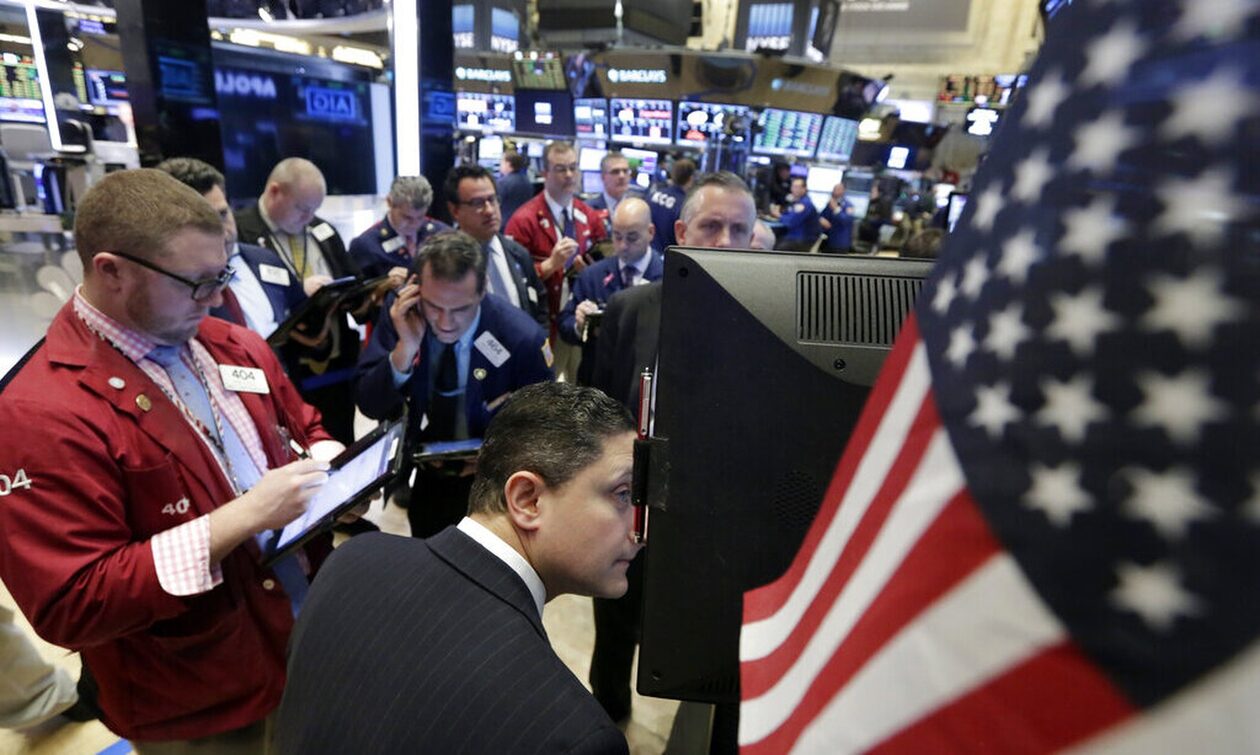Αβεβαιότητα έφερε στη Wall Street η συνεδρίαση της Fed – «Ακάθεκτος» ο Dow Jones