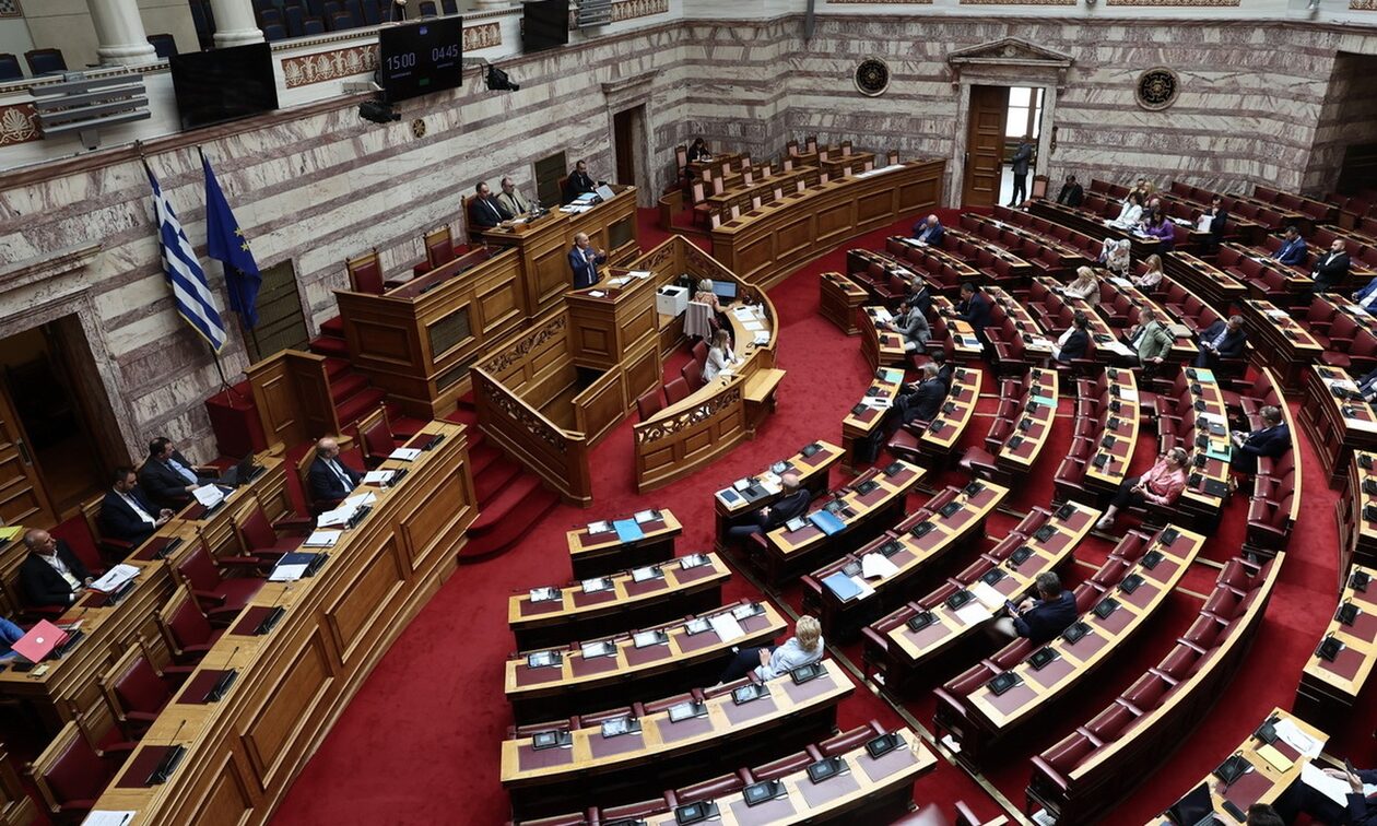 Βουλή: Ψηφίστηκε το νομοσχέδιο για τα μέτρα ενίσχυσης του εισοδήματος και στήριξης της οικογένειας